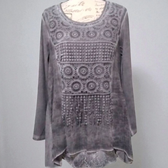 NWOT  CalStyle Gray Lace & Crochet Lagenlook Swing Tunic Top - Picture 2 of 10